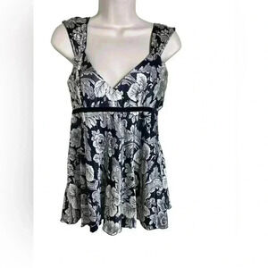 🔥White House Black Market silk White Floral Silk Sleeveless blouse